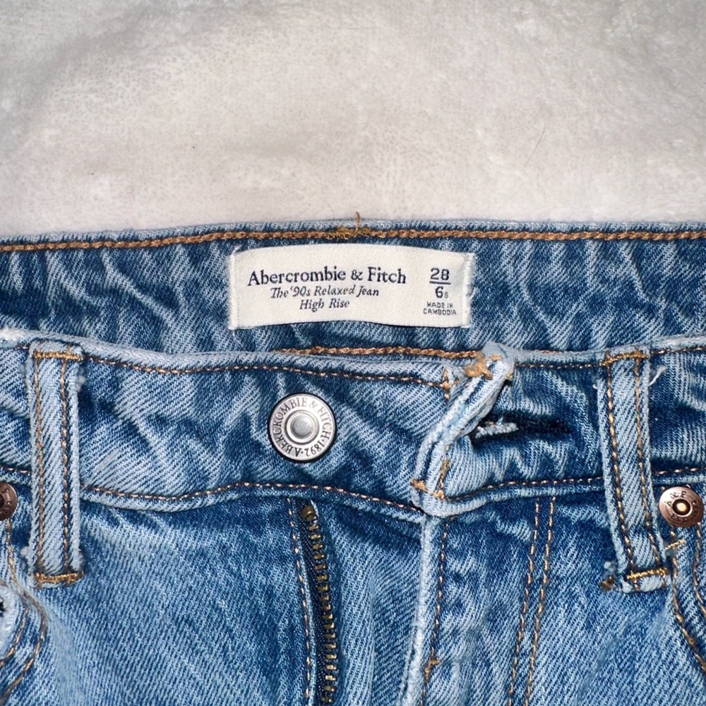 Abercrombie & Fitch The ‘90s Relaxed Jean - High Rise, Curve Love SHORT